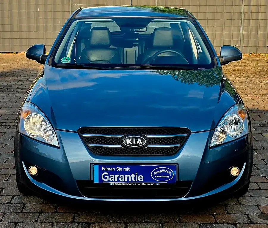 Używany Kia Ceed 143 KM (105 kW) 2007 Niebieski Hatchback