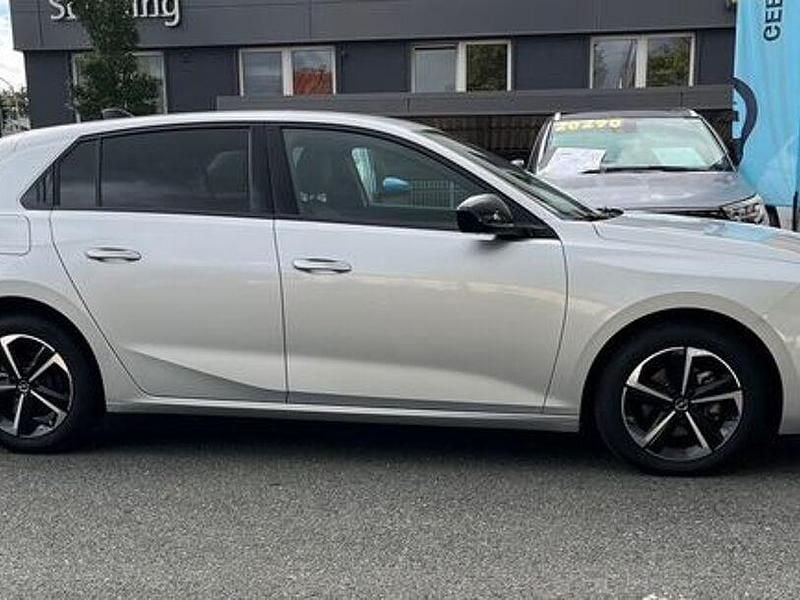 Gebraucht Opel Astra 131 PS (96 kW) 2024 Kristall silber Limousine