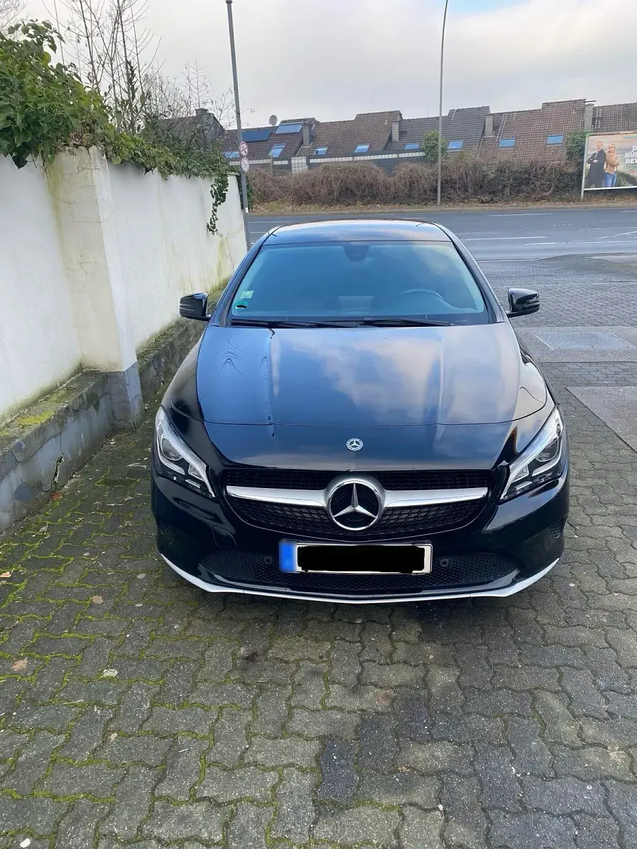 Gebraucht Mercedes CLA200 136 PS (100 kW) 2018 Schwarz Coupé