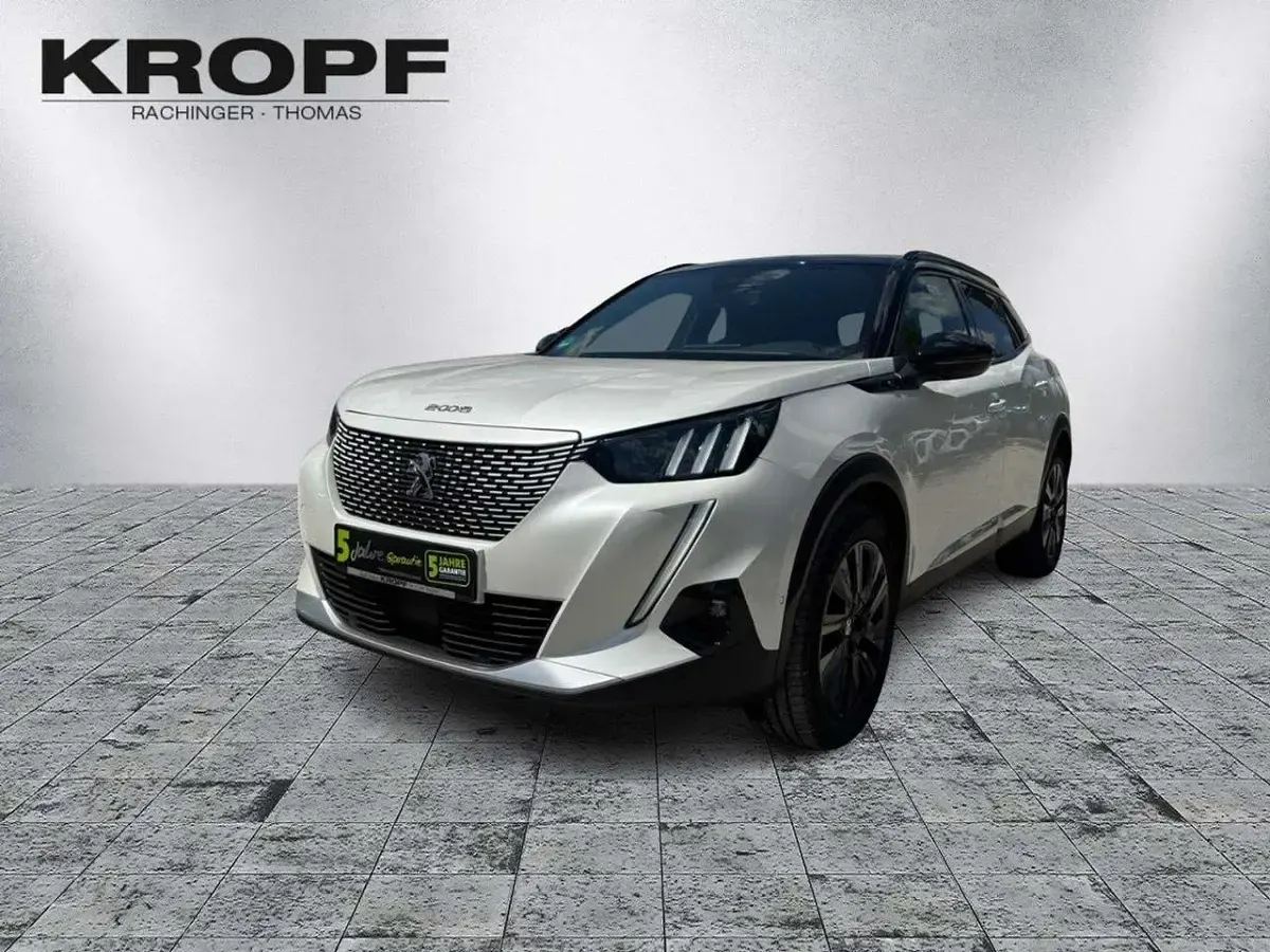 Gebraucht Peugeot e-2008 GT 100 kW (136 PS) 2022 Perlmutt weiß SUV