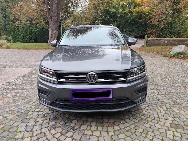 Grau Gebraucht 2017 VW Tiguan SUV | 17.999 € (Superpreis) - Bild 1/4