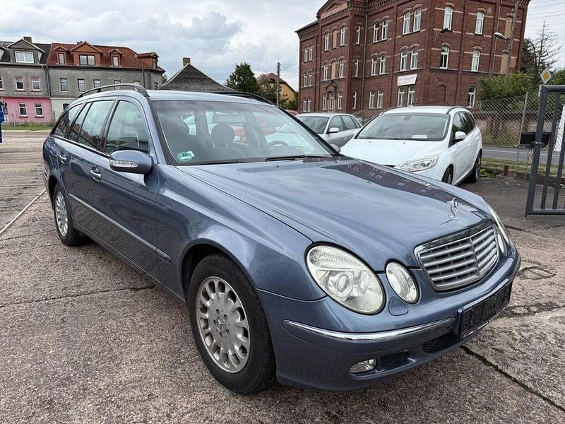 Blau Gebraucht 2003 Mercedes E220 Elegance Kombi | 3.990 € (Teuer) - Bild 1/4