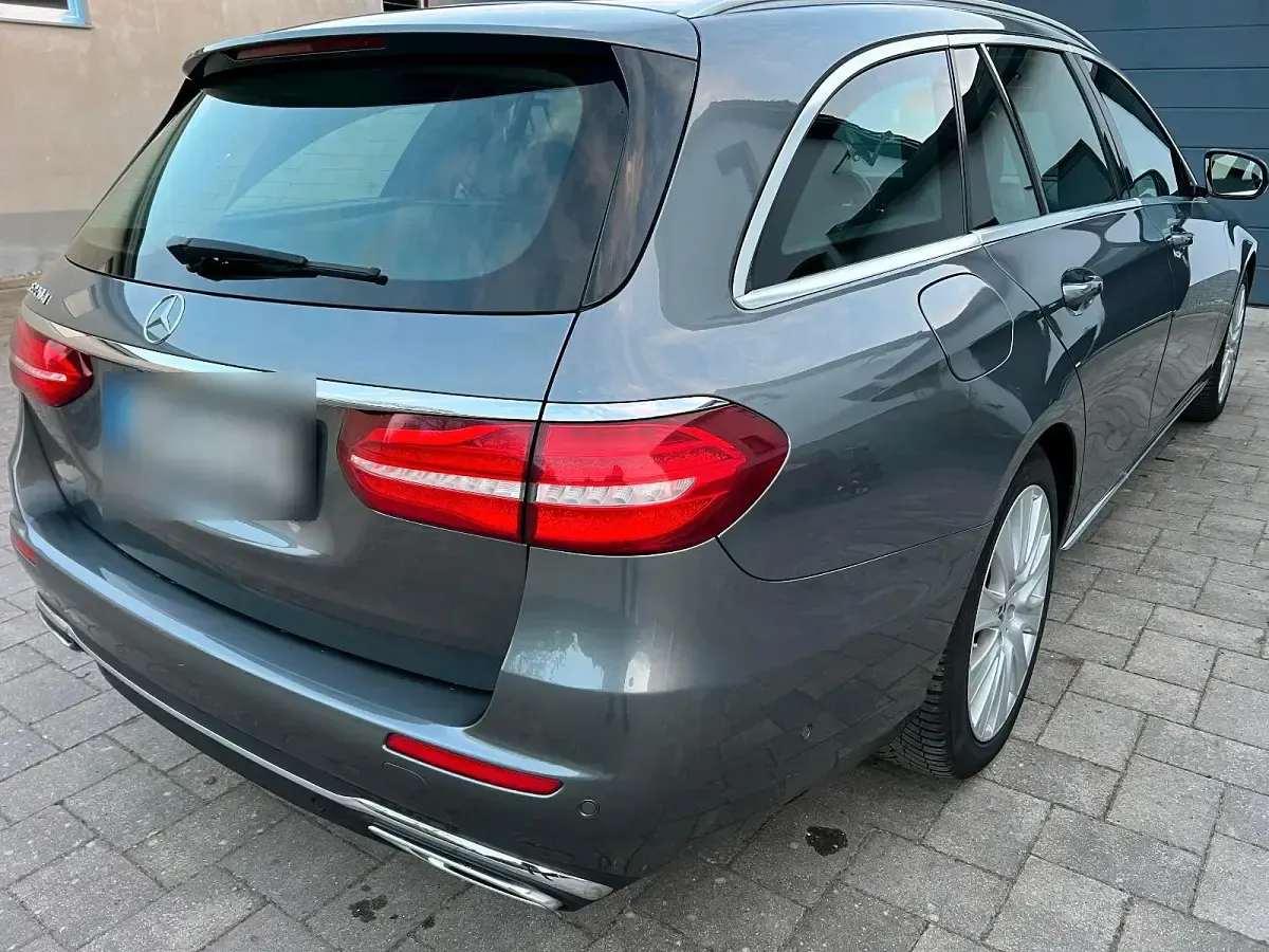 Gebraucht Mercedes E220 194 PS (142 kW) 2017 Grau Kombi