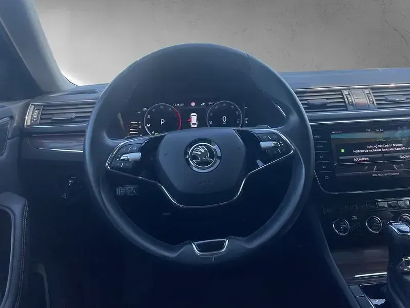 Gebraucht Skoda Superb 200 PS (147 kW) 2023 Schwarz Kombi