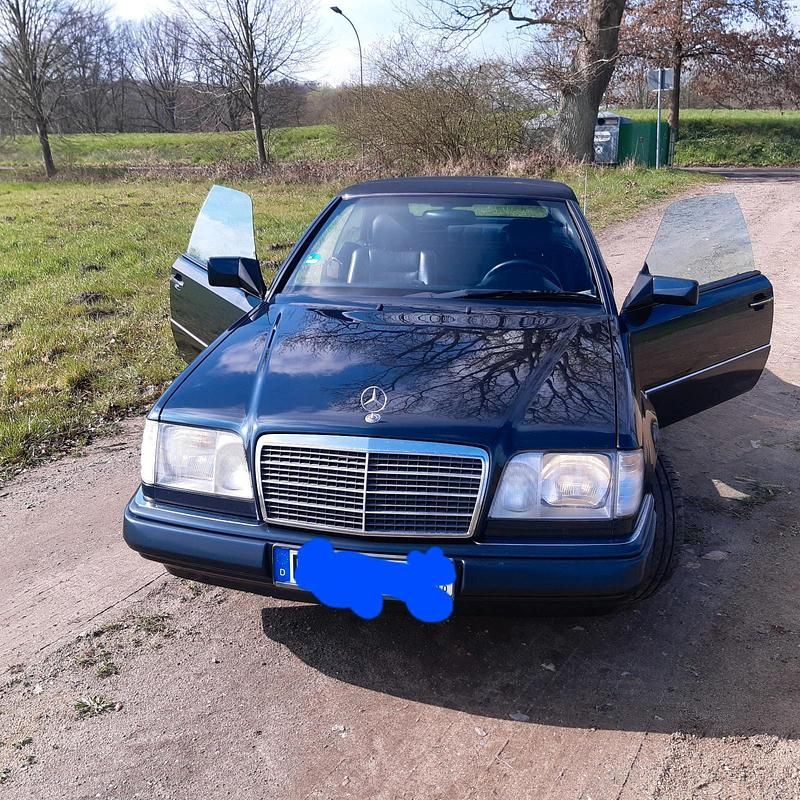 Blau Gebraucht 1996 Mercedes E200 Cabrio | 14.500 € (Fairer Preis) - Bild 1/4