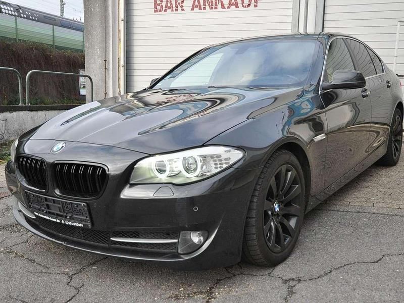 Grau Gebraucht 2013 BMW 520 Limousine | 12.800 € (Fairer Preis) - Bild 1/4