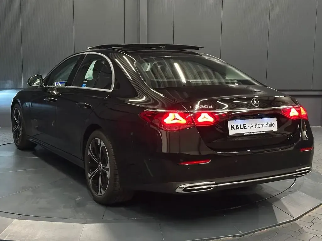 Gebraucht Mercedes E220 Advanced 220 PS (161 kW) 2024 Obsidianschwarz  metalliclack Limousine