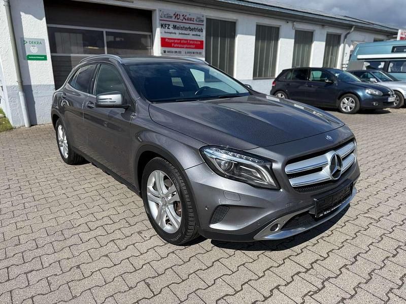 Gebraucht Mercedes GLA250 211 PS (155 kW) 2014 Mountaingrau  met. SUV