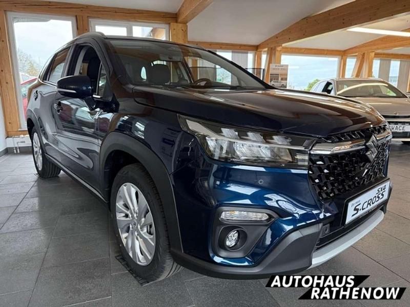 Neu Suzuki SX4 Comfort 116 PS (85 kW) 2025 Sphere blue pearl metallic SUV