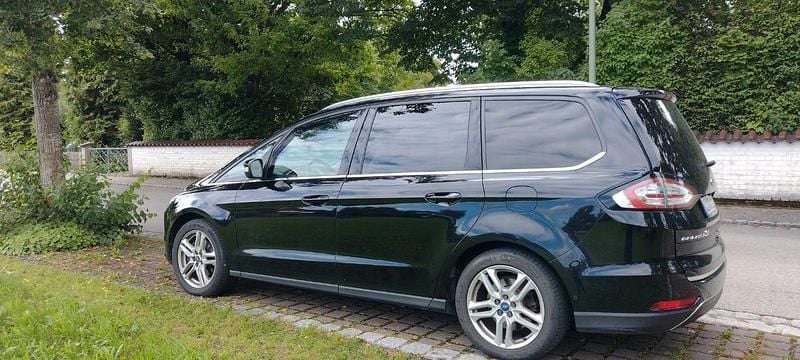 Schwarz Gebraucht 2017 Ford Galaxy Van / Kleinbus | 13.500 € (Superpreis) - Bild 1/4