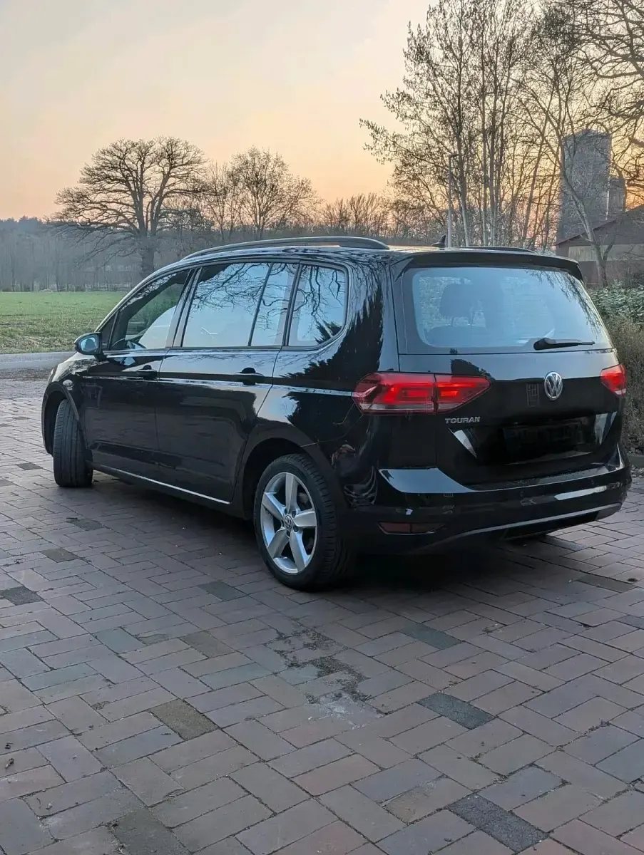 Gebraucht VW Touran 116 PS (85 kW) 2019 Schwarz Van / Kleinbus