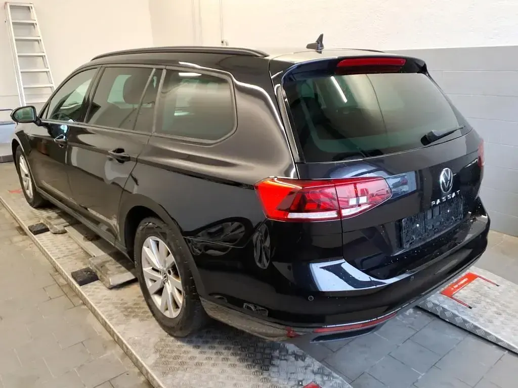 Używany VW Passat Conceptline 122 KM (89 kW) 2021 Czarny Kombi