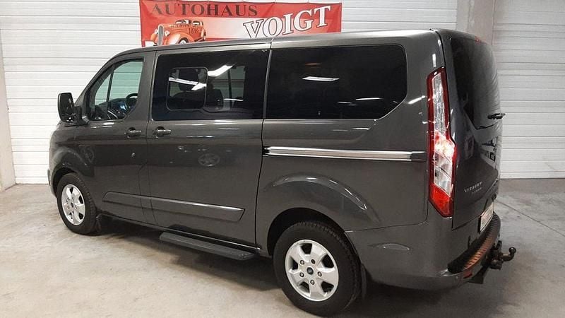 Gebraucht Ford Tourneo 170 PS (125 kW) 2018 Magnetic Kombi