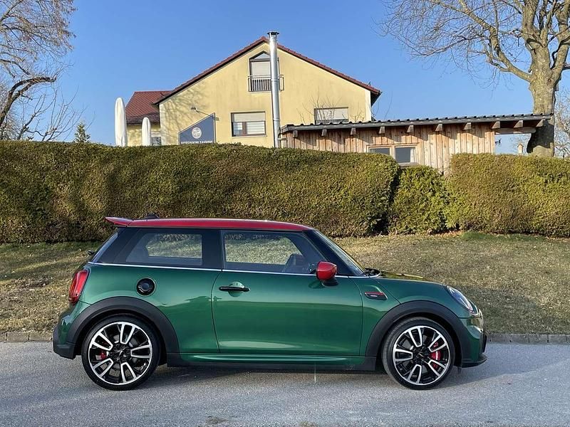 Gebraucht Mini John Cooper Works 231 PS (169 kW) 2023 Grün Kleinwagen