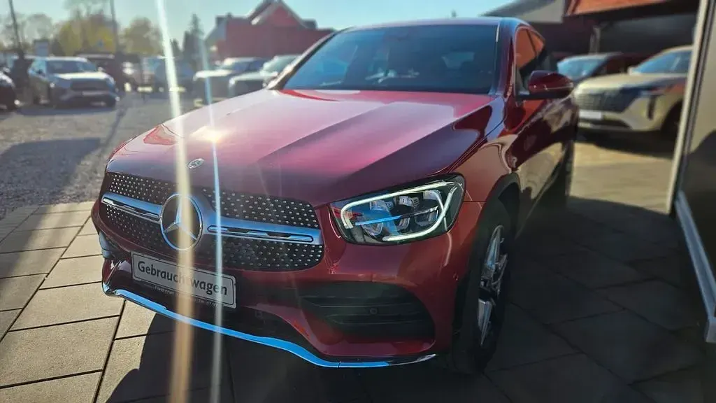 Gebraucht Mercedes GLC300 AMG line 258 PS (189 kW) 2022 Rot Coupé