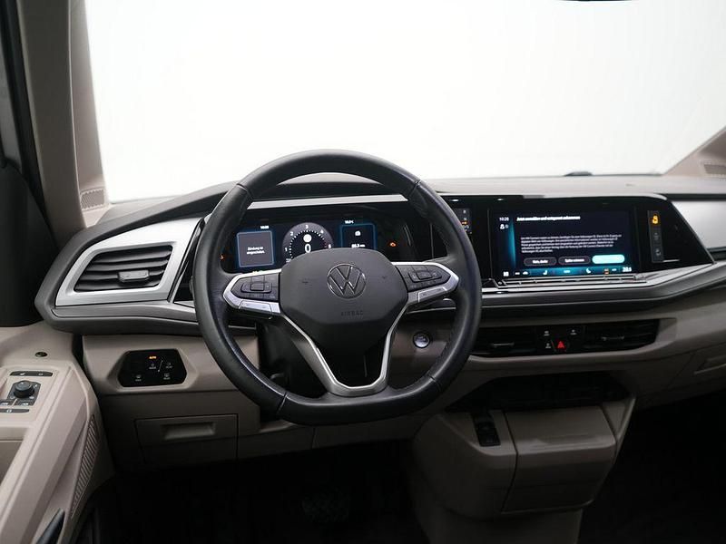 Gebraucht VW Multivan Basis 150 PS (110 kW) 2024 Reflexsilber Van