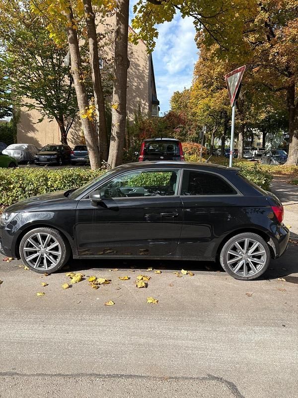 Second-hand Audi A1 86 CP (63 kW) 2011 Negru Hatchback