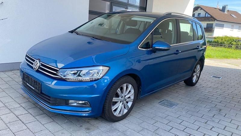 Blau Gebraucht 2017 VW Touran Highline Van / Kleinbus | 18.490 € (Guter Preis) - Bild 1/4