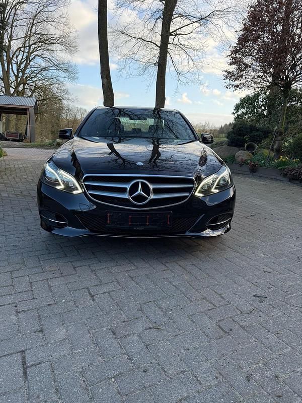 Second-hand Mercedes E250 204 CP (150 kW) 2013 Negru Berlinǎ