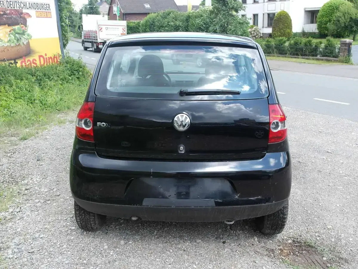 Gebraucht VW Fox 54 PS (39 kW) 2005 Schwarz Kleinwagen