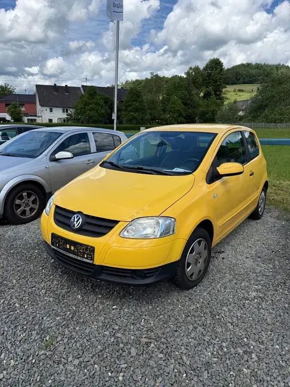 Gebraucht VW Fox Refresh 54 PS (39 kW) 2009 Gelb Kleinwagen
