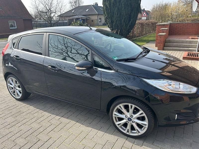 Gebraucht Ford Fiesta 80 PS (58 kW) 2014 Schwarz Kleinwagen