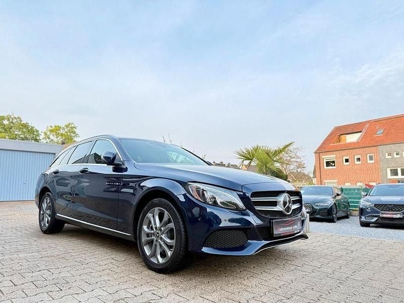 Gebraucht Mercedes C250 204 PS (150 kW) 2018 Blau Limousine