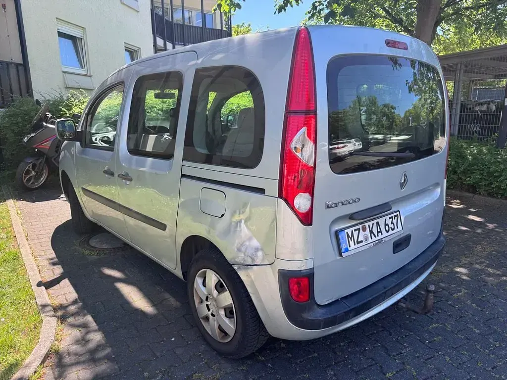 Gebraucht Renault Kangoo Expression 90 PS (66 kW) 2010 Van / Kleinbus
