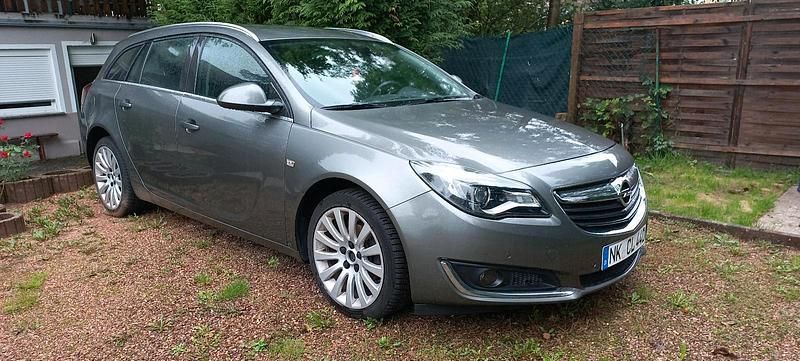 Grün Gebraucht 2016 Opel Insignia Kombi | 4.400 € (Superpreis) - Bild 1/4