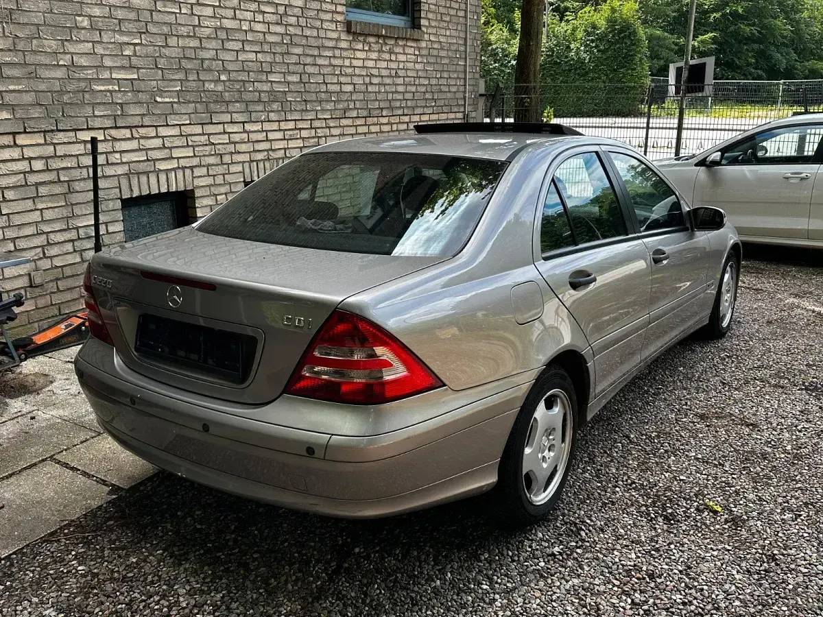 Gebraucht Mercedes C220 Elegance 150 PS (110 kW) 2004 Grau Limousine