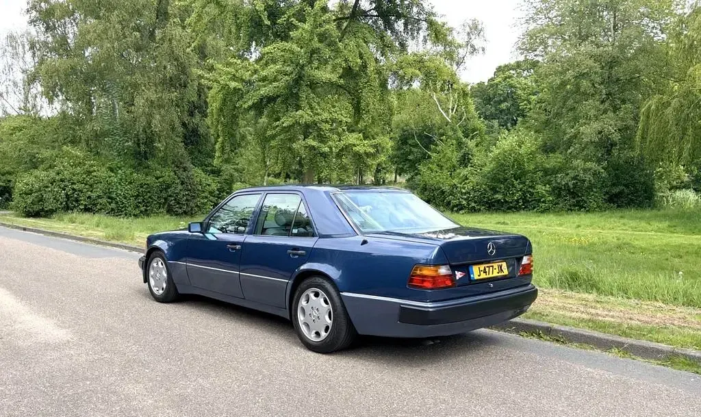 Gebraucht Mercedes E500 326 PS (239 kW) 1993 Blau Limousine
