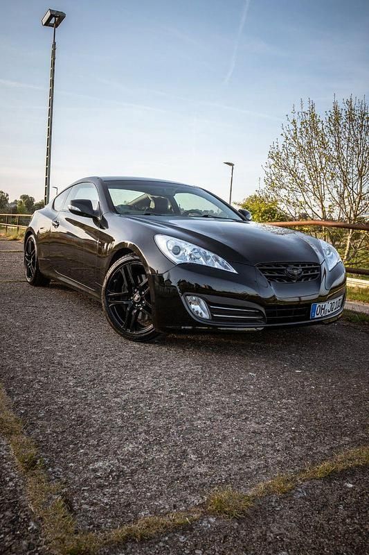 Schwarz Gebraucht 2011 Hyundai Genesis Coupé | 10.500 € - Bild 1/4