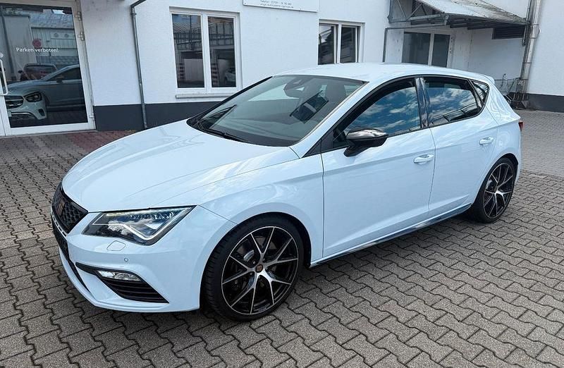 Weiß Gebraucht 2020 Cupra Leon Limousine | 24.999 € (Fairer Preis) - Bild 1/4