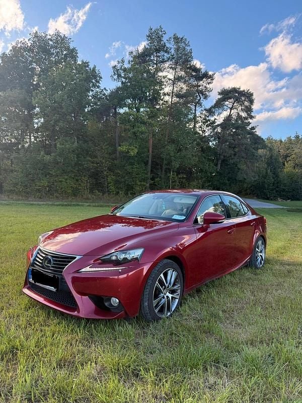 Rot Gebraucht 2013 Lexus IS300h Luxury Line Limousine | 21.500 € - Bild 1/4