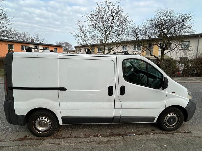 Gebraucht Opel Vivaro 101 PS (74 kW) 2004 Weiß Van / Kleinbus