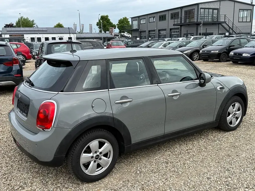 Gebraucht Mini ONE 102 PS (75 kW) 2017 Moonwalk grey (metallic) Kleinwagen