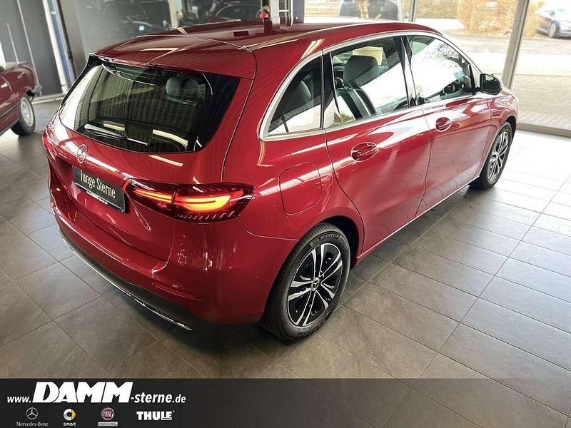 Gebraucht Mercedes B250e Progressive 218 PS (160 kW) 2024 Manufaktur patagonienrot Van / Kleinbus
