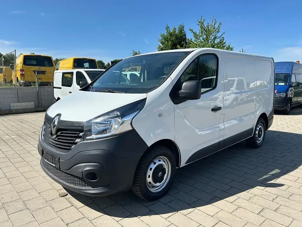 Gebraucht Renault Trafic 121 PS (88 kW) 2017 Weiß Van / Kleinbus