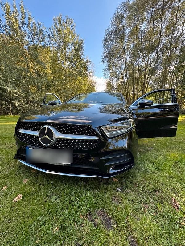 Schwarz Gebraucht 2019 Mercedes A200 AMG line Limousine | 21.199 € (Guter Preis) - Bild 1/4