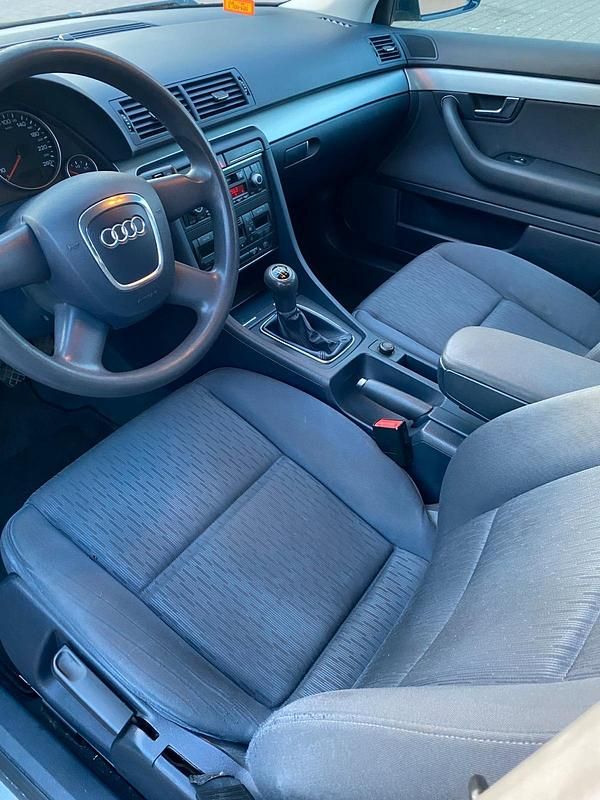 Second-hand Audi A4 115 CP (84 kW) 2006 Albastru Berlinǎ