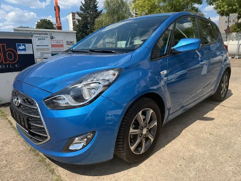 Gebraucht Hyundai ix20 Passion 90 PS (66 kW) 2016 Blau Kleinwagen