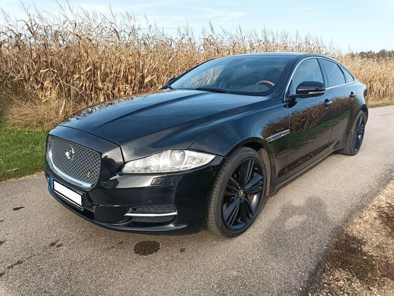 Käytetty Jaguar XJ 300 HP (220 kW) 2011 Musta Sedan
