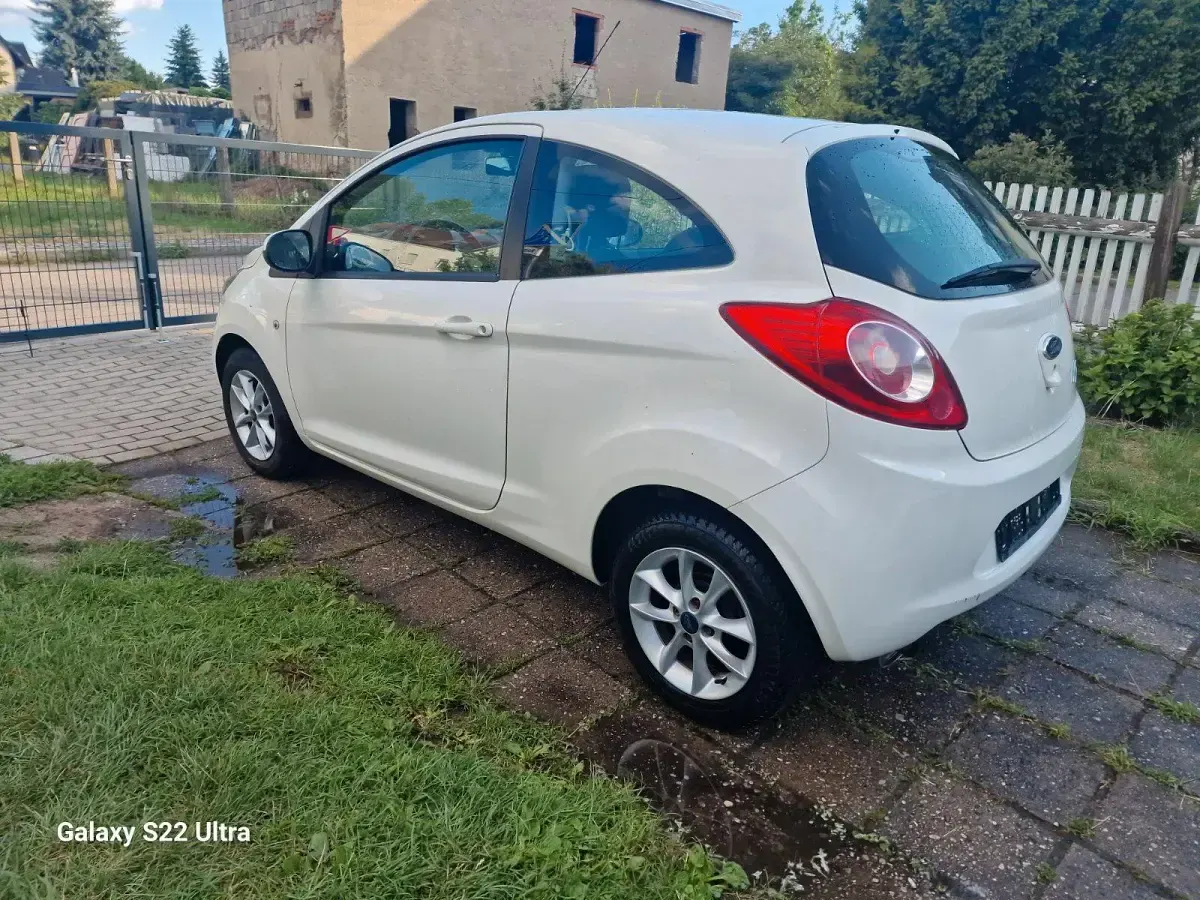 Gebraucht Ford Ka 70 PS (51 kW) 2014 Weiß Kleinwagen