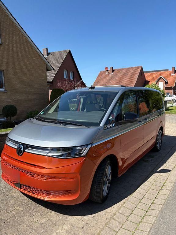 Usata VW Multivan Style 150 CV (110 kW) 2023 Arancione Monovolume