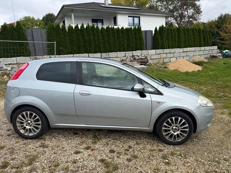 Gebraucht Fiat Punto Dynamic 77 PS (56 kW) 2009 Silber Kleinwagen