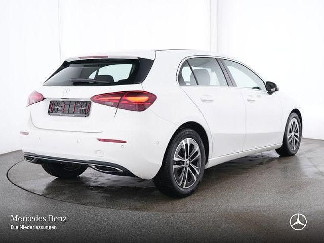 Weiß Gebraucht 2024 Mercedes A180 Progressive Limousine | 27.390 € (Guter Preis) - Bild 1/4