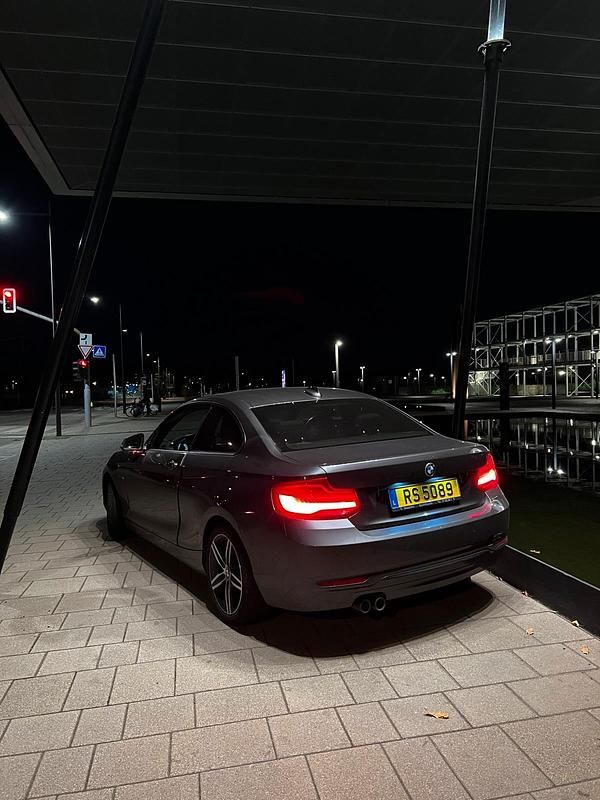 Grau Gebraucht 2018 BMW 220 Sport Line Coupé | 16.250 € (Fairer Preis) - Bild 1/4