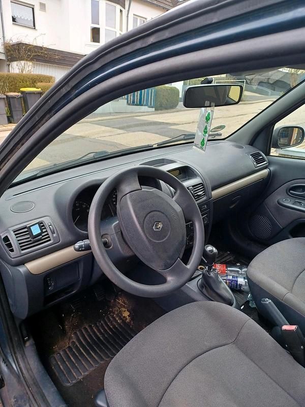 Gebraucht Renault Clio II 55 PS (40 kW) 2003 Andere farben Kleinwagen