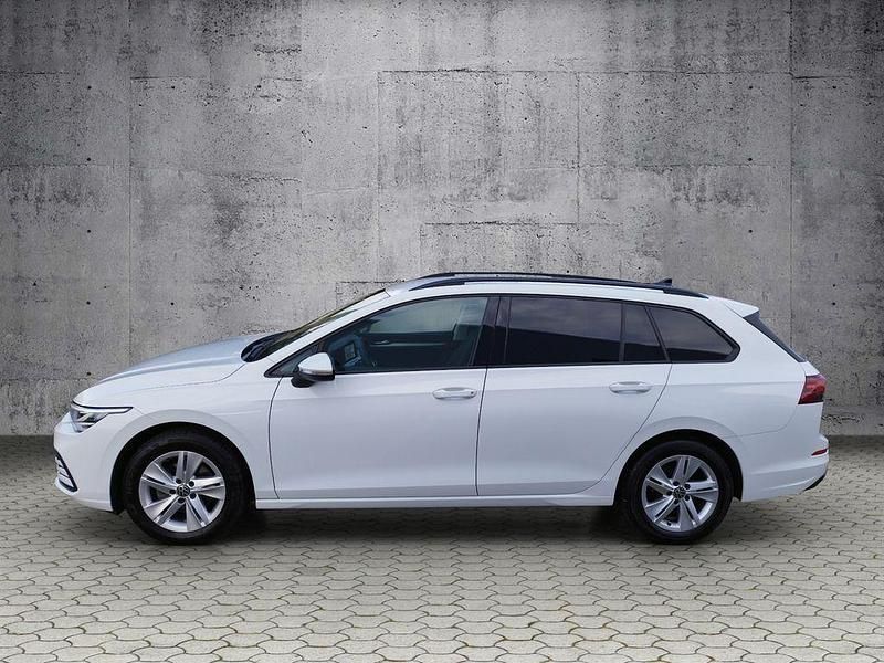 Gebraucht VW Golf VIII Life 131 PS (96 kW) 2022 Weiß Kombi