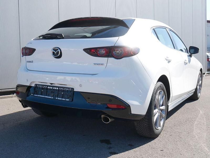 Używany Mazda 3 Selection 122 KM (89 kW) 2019 Biały Sedan/Limuzyna